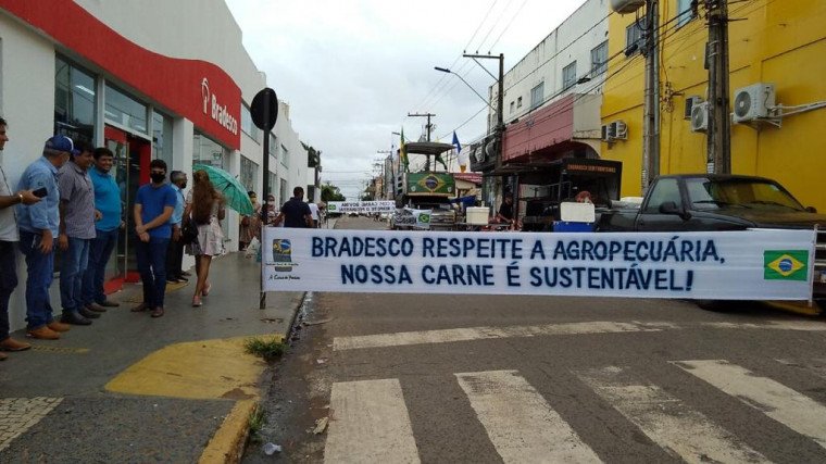 Sindicato Rural participa de protesto nacional com churrasco em defesa da pecuária